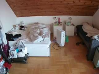 voyeurcam-julmodels-greybed-3