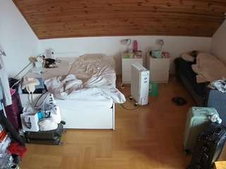 voyeurcam-julmodels-greybed-3