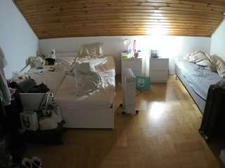 voyeurcam-julmodels-greybed-3