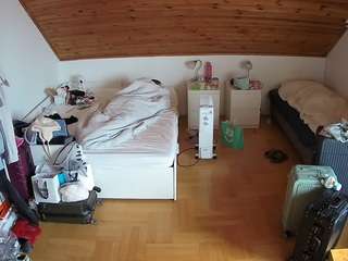 voyeurcam-julmodels-greybed-3