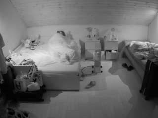 voyeurcam-julmodels-greybed-3