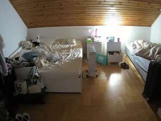 voyeurcam-julmodels-greybed-3's CamSoda show and profile