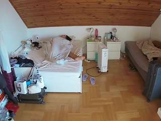 voyeurcam-julmodels-greybed-3