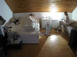 voyeurcam-julmodels-greybed-3