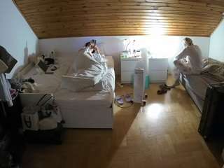 voyeurcam-julmodels-greybed-3