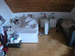 voyeurcam-julmodels-greybed-3