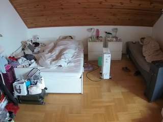 voyeurcam-julmodels-greybed-3