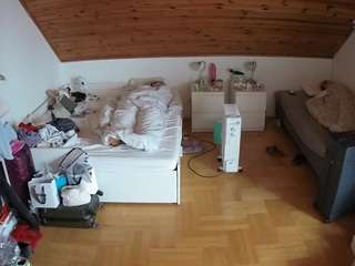 voyeurcam-julmodels-greybed-3