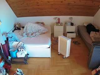 voyeurcam-julmodels-greybed-3