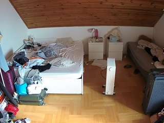voyeurcam-julmodels-greybed-3