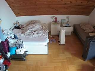 voyeurcam-julmodels-greybed-3