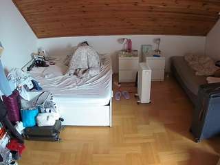 voyeurcam-julmodels-greybed-3