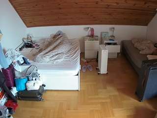 voyeurcam-julmodels-greybed-3