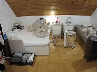 voyeurcam-julmodels-greybed-3