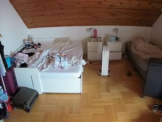 voyeurcam-julmodels-greybed-3