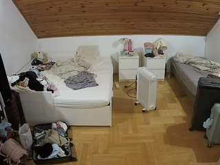 voyeurcam-julmodels-greybed-3 webcam