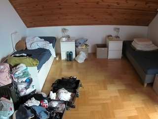 voyeurcam-julmodels-greybed-3