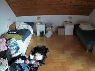 voyeurcam-julmodels-greybed-3