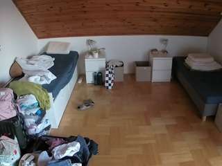 voyeurcam-julmodels-greybed-3