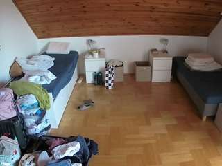 voyeurcam-julmodels-greybed-3