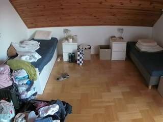 voyeurcam-julmodels-greybed-3
