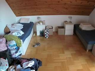 voyeurcam-julmodels-greybed-3