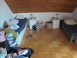 voyeurcam-julmodels-greybed-3
