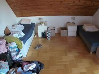 voyeurcam-julmodels-greybed-3