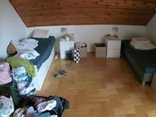 voyeurcam-julmodels-greybed-3
