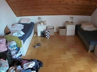 voyeurcam-julmodels-greybed-3