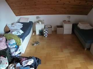 voyeurcam-julmodels-greybed-3