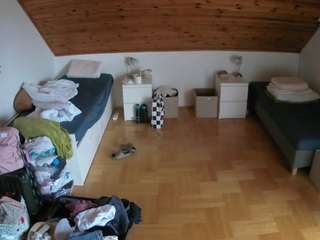 voyeurcam-julmodels-greybed-3