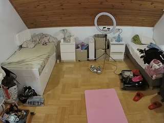voyeurcam-julmodels-greybed-3