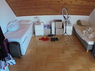 voyeurcam-julmodels-greybed-3