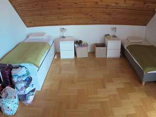 voyeurcam-julmodels-greybed-3