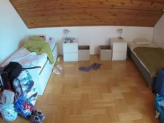voyeurcam-julmodels-greybed-3