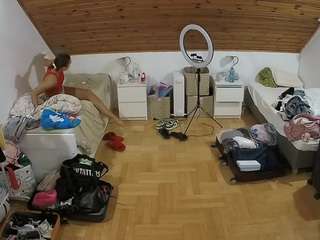 voyeurcam-julmodels-greybed-3