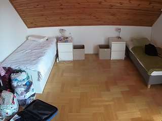 voyeurcam-julmodels-greybed-3