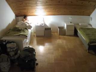voyeurcam-julmodels-greybed-3