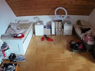 voyeurcam-julmodels-greybed-3