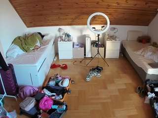 voyeurcam-julmodels-greybed-3