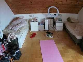 voyeurcam-julmodels-greybed-3