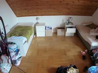 voyeurcam-julmodels-greybed-3