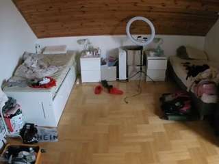 voyeurcam-julmodels-greybed-3