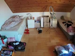 voyeurcam-julmodels-greybed-3