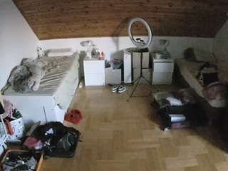 voyeurcam-julmodels-greybed-3