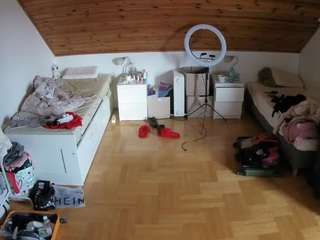 voyeurcam-julmodels-greybed-3