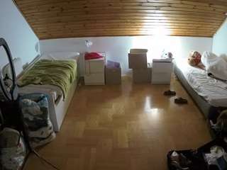 voyeurcam-julmodels-greybed-3