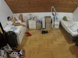 voyeurcam-julmodels-greybed-3