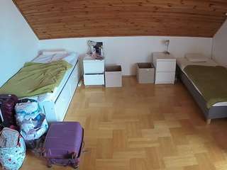 voyeurcam-julmodels-greybed-3